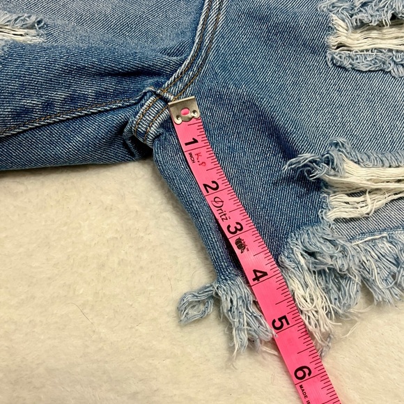 Cello NWT Distressed High Waisted Denim Shorts - XS (25") - Picture 12 of 12
